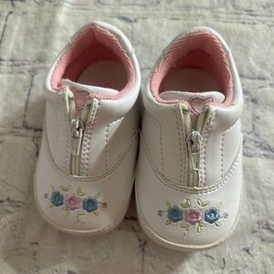 GERBER SGFOOTWEAR HACKENSACK BABY WHITE WITH ZIP UP AND FLOWERS TOE SHOES SIZE 2